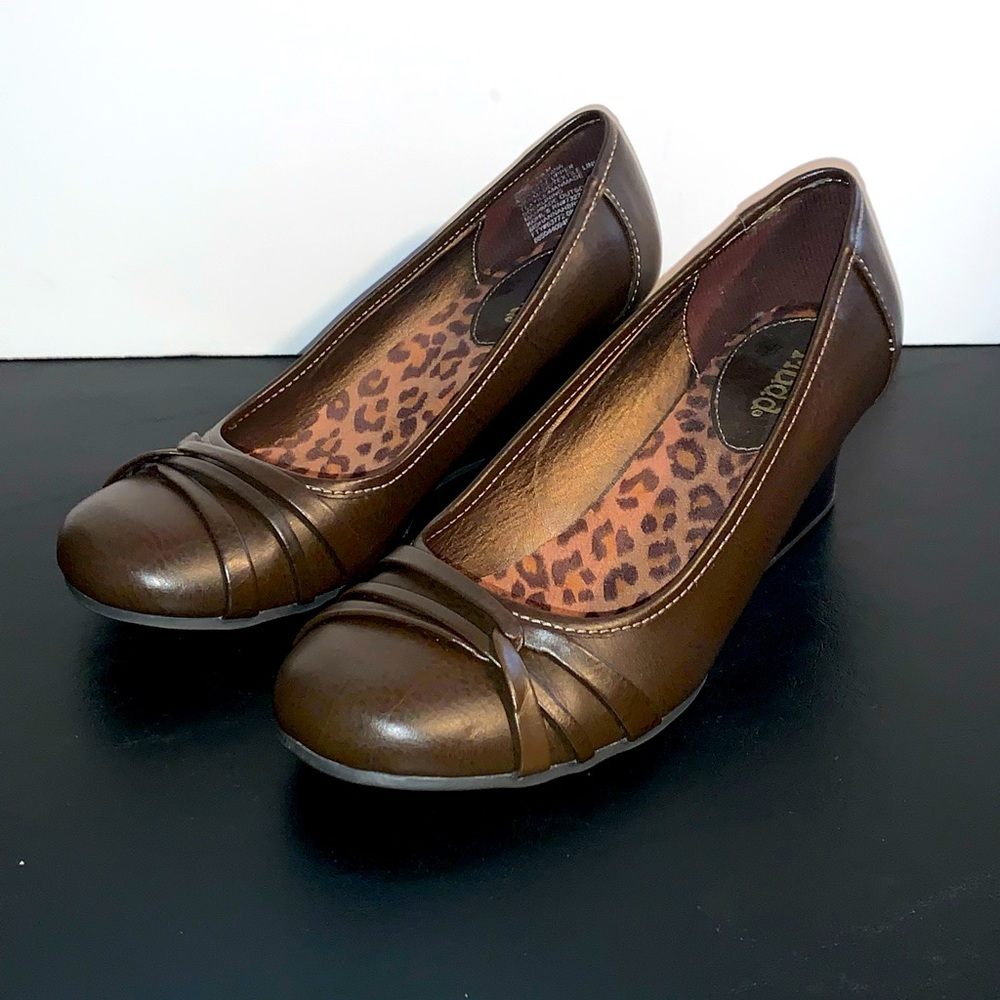 Women Mudd Brown Slip On Dress Shoe Size  7 1/2 Medium